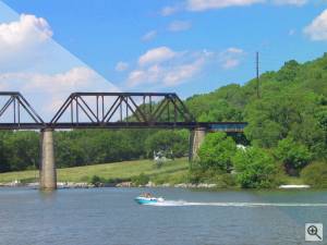 Before/After image demonstrating the effect  of The Imaging Factory's filters . Copyright (c) 2001, Michael R. Tomkins. All rights reserved. Click for a bigger picture!