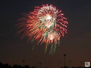 July 4th 2001 fireworks at Rochester Hills, Michigan. Copyright (c) 2001, Dave Froning, used by permission. Click for a bigger picture!