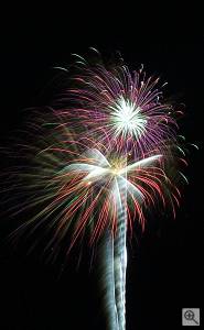 July 4th 2001 fireworks at Chesterfield County Fairgrounds, Chesterfield VA. Copyright (c) 2001, Ted Backherms, used by permission. Click for a bigger picture!