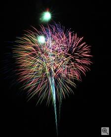 July 4th 2001 fireworks at Chesterfield County Fairgrounds, Chesterfield VA. Copyright (c) 2001, Ted Backherms, used by permission. Click for a bigger picture!