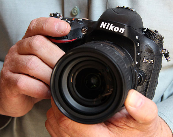 Nikon D600 Dust Issue