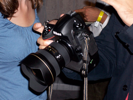 We got our hands on the D3 and took some low light shots at ISO 6400 that were just stunning -- Kodak EasyShare-One (S143) at ISO 200