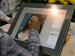  Cintiq.21UX shot at 1:2 with [a]