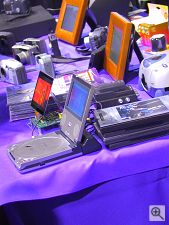 Another comparison of an LCD with Kodak's Organic EL display. Note that the OEL remains bright and shows true colors, where the LCD is barely visible. Copyright (c) 2000, Michael R. Tomkins, all rights reserved. Click for a bigger picture!