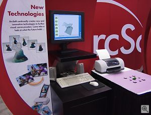 ArcSoft's 3D Object Capture setup. Copyright &copy; 2001, Michael R. Tomkins. All rights reserved. Click for a bigger picture!