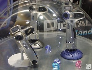 Pistol-grip digicam. Copyright © 2001, Michael R. Tomkins. All rights reserved. Click for a bigger picture!