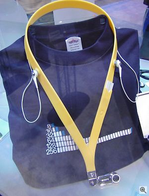 Memory Stick Duo Multi-Player. Copyright &copy; 2001, Michael R. Tomkins. All rights reserved. Click for a bigger picture!