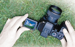 Konica Minolta's DiMAGE A200 digital camera. Courtesy of Konica Minolta, with modifications by Michael R. Tomkins. Click for a bigger picture!