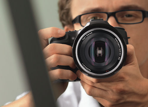 Carl Zeiss' Distagon T* 2,8/21 ZE lens in use. Photo provided by Carl Zeiss AG. Click for a bigger picture!