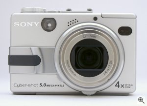Sony's Cyber-shot DSC-V1 digital camera. Copyright © 2003, The Imaging Resource. All rights reserved. Click for a bigger picture!
