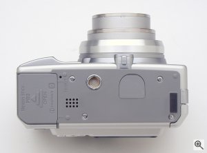 Sony's Cyber-shot DSC-V1 digital camera. Copyright © 2003, The Imaging Resource. All rights reserved. Click for a bigger picture!