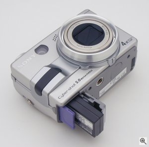 Sony's Cyber-shot DSC-V1 digital camera. Copyright © 2003, The Imaging Resource. All rights reserved. Click for a bigger picture!