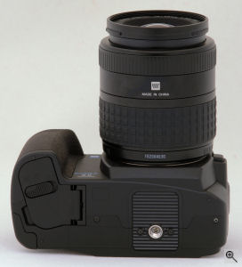 Olympus' EVOLT E-500 digital SLR. Copyright (c) 2005, The Imaging Resource. All rights reserved. Click for a bigger picture!