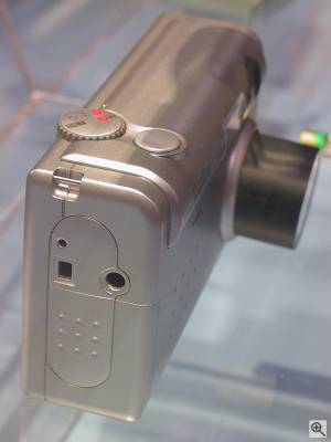 Konica's KD-200Z digital camera, right view. Copyright  (c) 2001, Michael R. Tomkins. All rights reserved. Click for a bigger picture!
