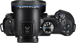 Samsung's NX5 digital camera. Photo provided by Samsung Electronics GmbH. Click for a bigger picture!