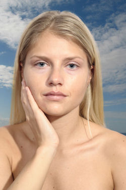 Original image before retouching with Portrait Pro 9. Photo provided by Anthropics Technology Ltd. Click for a bigger picture!