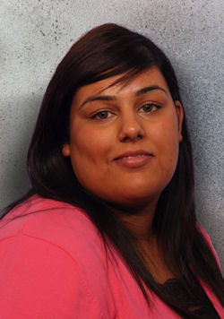 Original image before retouching with Portrait Pro 9. Photo provided by Anthropics Technology Ltd. Click for a bigger picture!