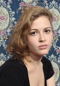 Original image before retouching with Portrait Pro 9. Photo provided by Anthropics Technology Ltd. Click for a bigger picture!