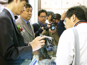 Samsung's Digimax Pro 815 digital camera. Courtesy of Samsung, with modifications by Michael R. Tomkins. Click for a bigger picture!