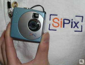 Copyright (c) 2003, The Imaging Resource. All rights reserved. Click for a bigger picture!