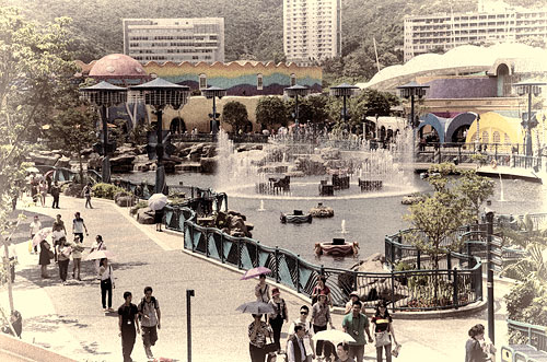 Image processed using the Hand Tinted Chiffon filter in Topaz B&W Effects. Copyright &copy; 2011, Imaging Resource. Source image copyright &copy; 2010, Michael R. Tomkins, and used by permission. Click for a bigger picture!