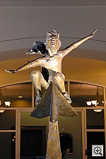 Click to see ZZ2NIGHTSTATUE2.JPG