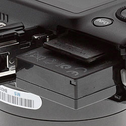 Canon EOS M review -- battery