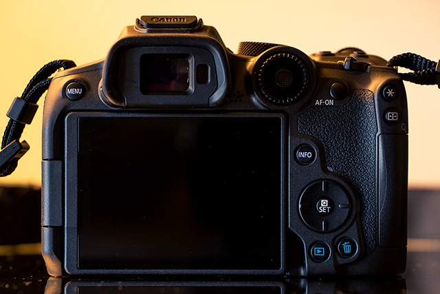 Canon EOS R7 Review: Hands-on Review -- Product Image