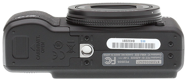Canon G16 Review -- bottom view