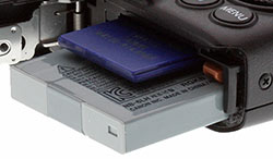 Canon S120 review -- battery and SD card view
