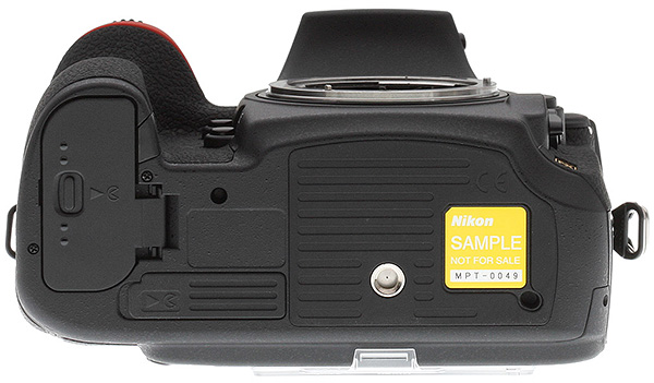 Nikon D750 Review -  D810 bottom view