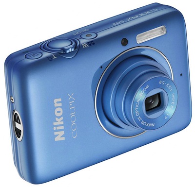 Nikon S02 review -- Front view