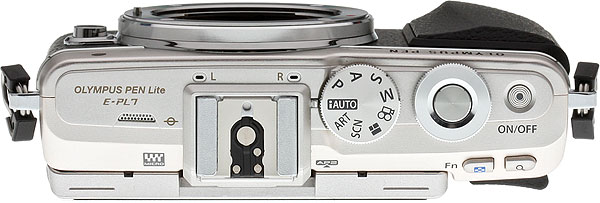 Olympus E-PL7 review -- top view