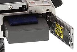 Olympus E-PL7 Review - battery & card