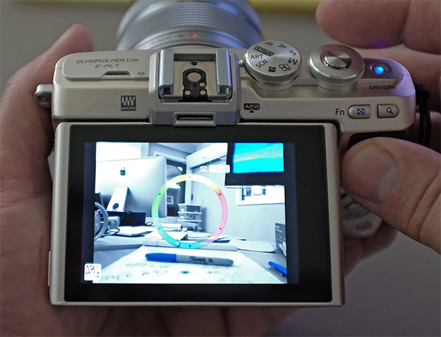 Olympus E-PL7 Review - partial color wheel
