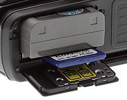 Olympus E-P5 Review - Battery + SD card