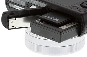 Panasonic GM1 review -- Battery and card