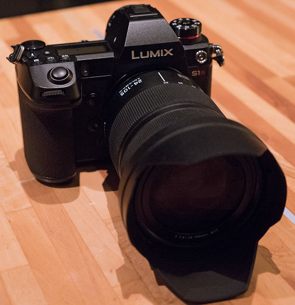 Panasonic S1R Review -- Product Image