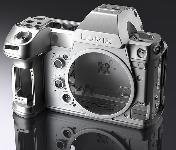 Panasonic S1R Review -- Product Image