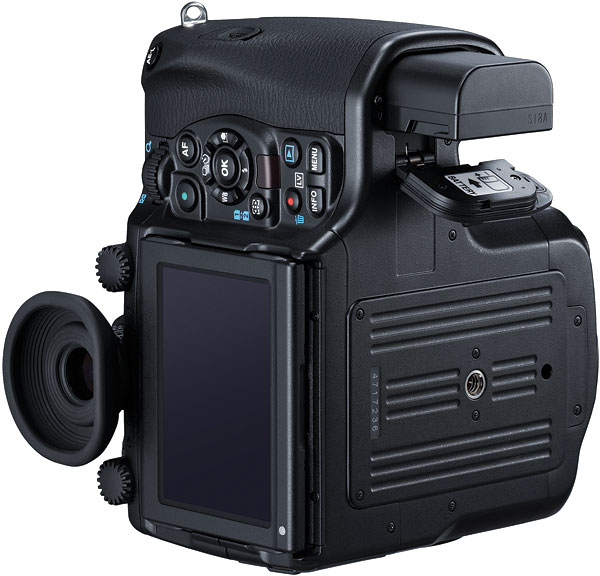 Pentax 645Z review -- Power compartment