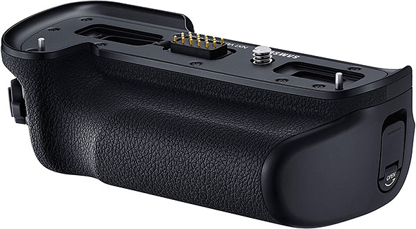 Samsung NX1 review -- ED-VGNX01 vertical battery grip front view