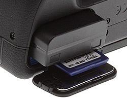 Samsung NX30 Review -- memory card and battery compartment