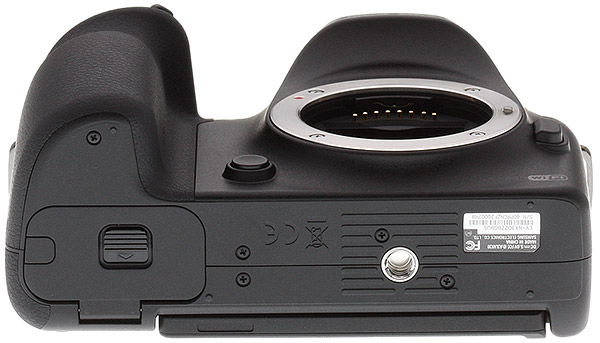 Samsung NX30 Review -- bottom view