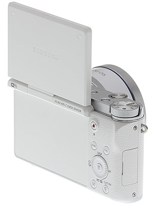 Samsung NX3000 Review - selfie screen view