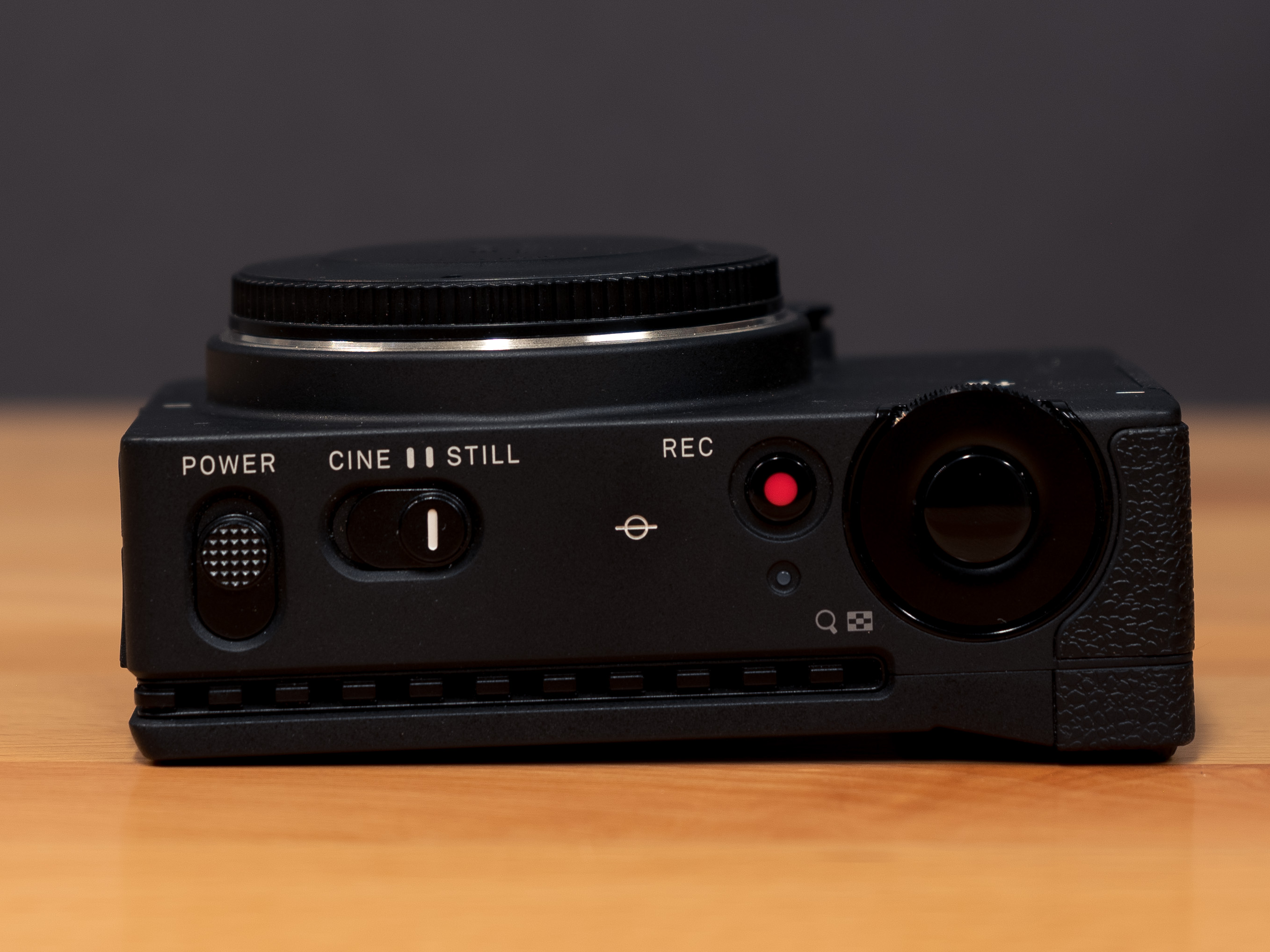 Sigma fp L Review: Field Test -- Product Image