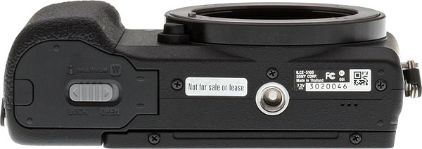 Sony A5100 Review -- bottom view