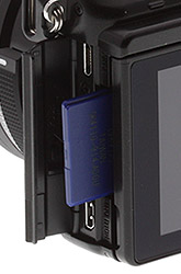 Sony NEX-3N Review -- Ports and SD Cardslot