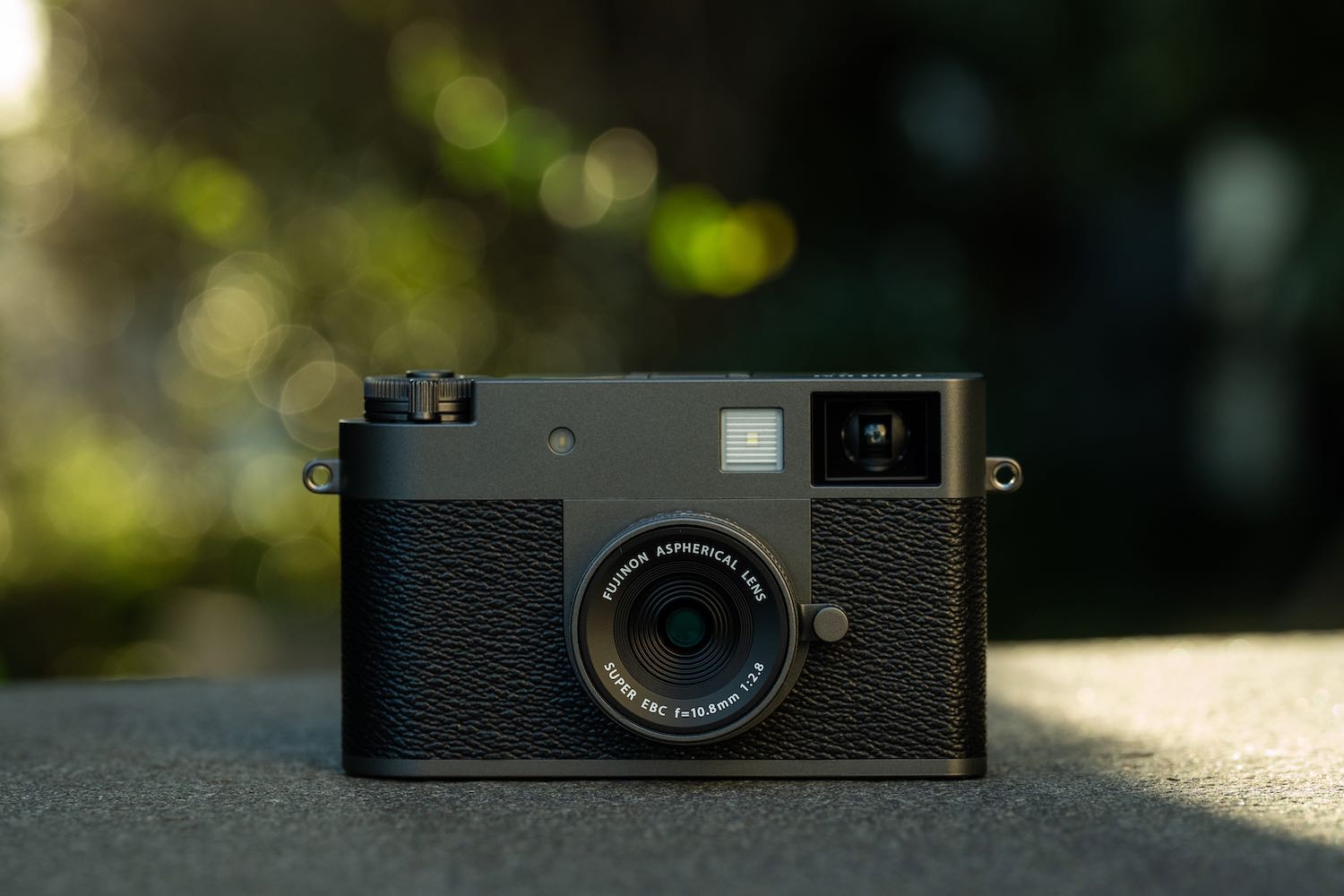 Fujfilm X Half product photos.