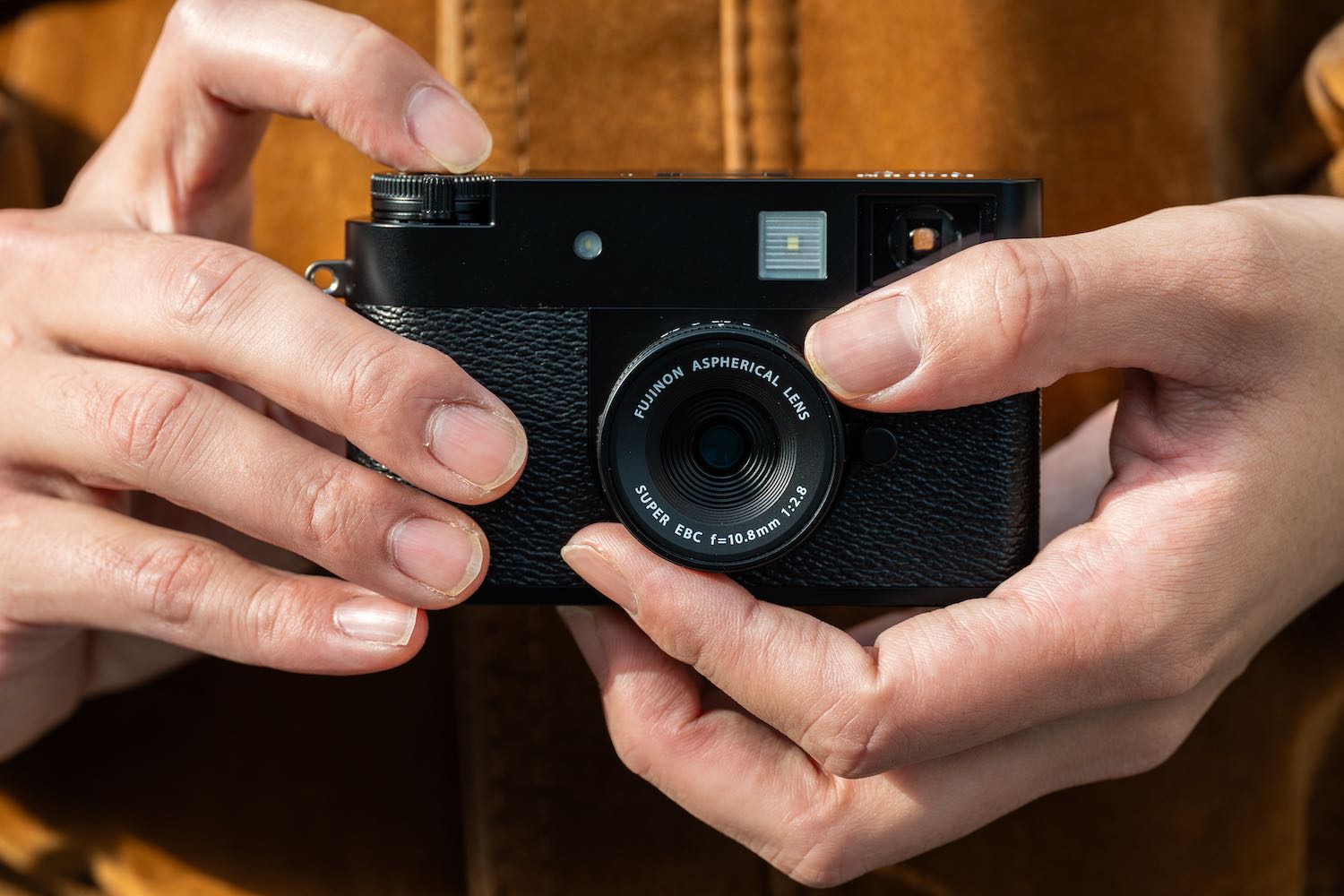 Fujifilm X half hands on photo.