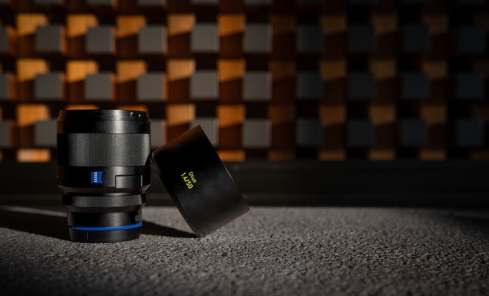 Zeiss Otus ML 50mm product photo.